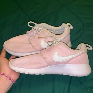 Nike Roshe One Light Pink